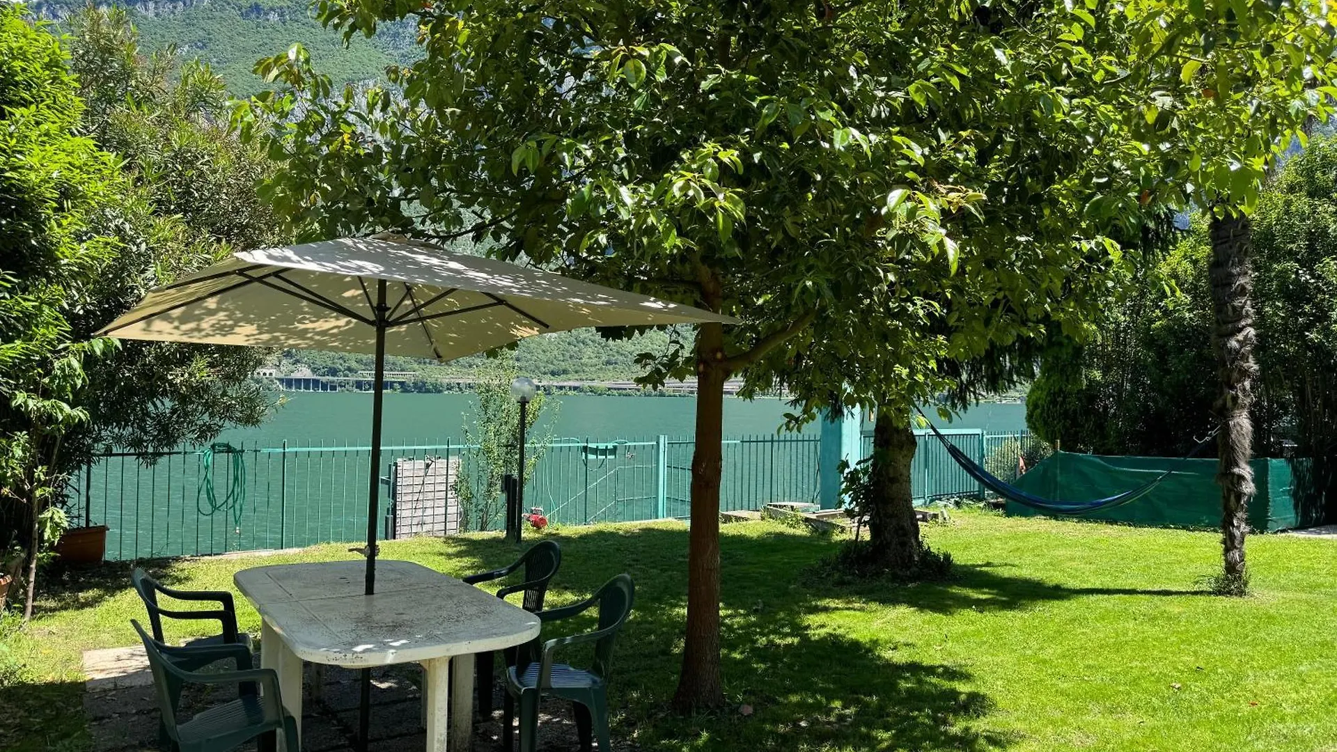 Al Piccolo Pontile - Como Lake Mandello del Lario