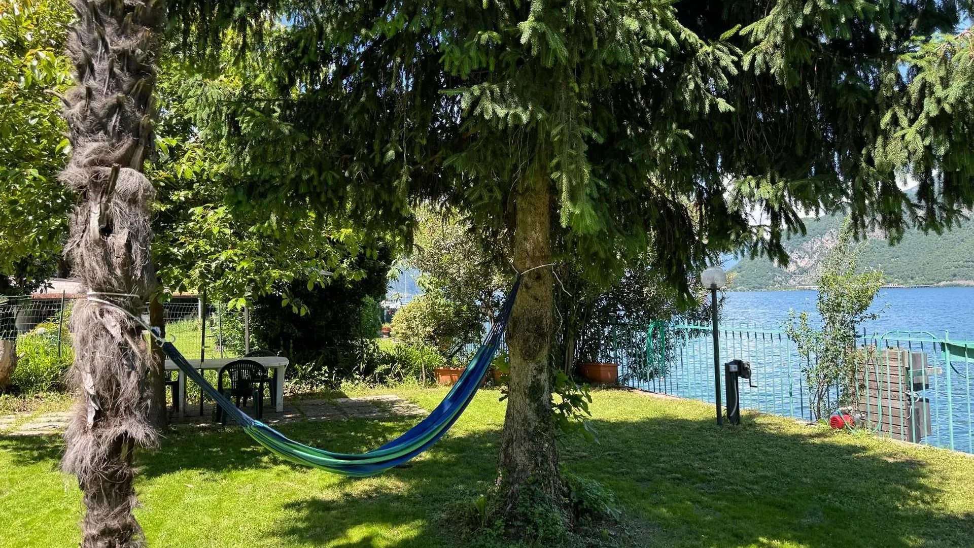 Al Piccolo Pontile - Como Lake Mandello del Lario Italy