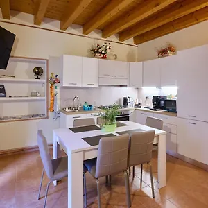  Holiday home Cav Motteno